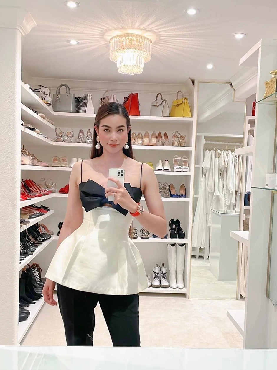 Hé lộ tổ ấm sang trọng của Phạm Hương khi đón bạn thân đến thăm Hé lộ tổ ấm sang trọng của Phạm Hương khi đón bạn thân đến thăm