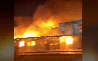 Hiện trường hoang tàn sau trận không kích vào bệnh viện tại thủ đô của Afghanistan khiến 400 người thiệt mạng, tiếng gào thét tuyệt vọng dưới đống đổ nát