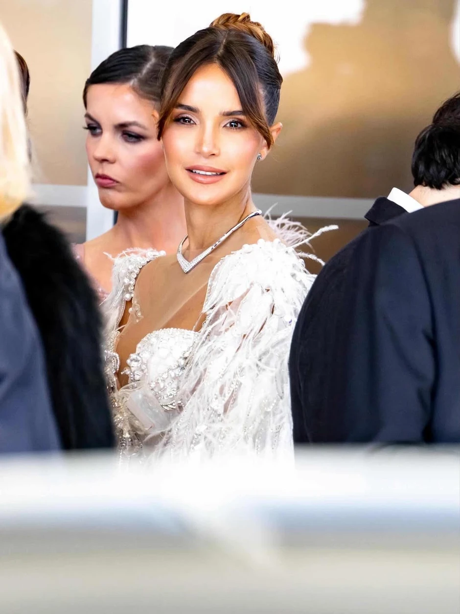 Hình ảnh mới nhất của hoa hậu bị hành hung ở Cannes