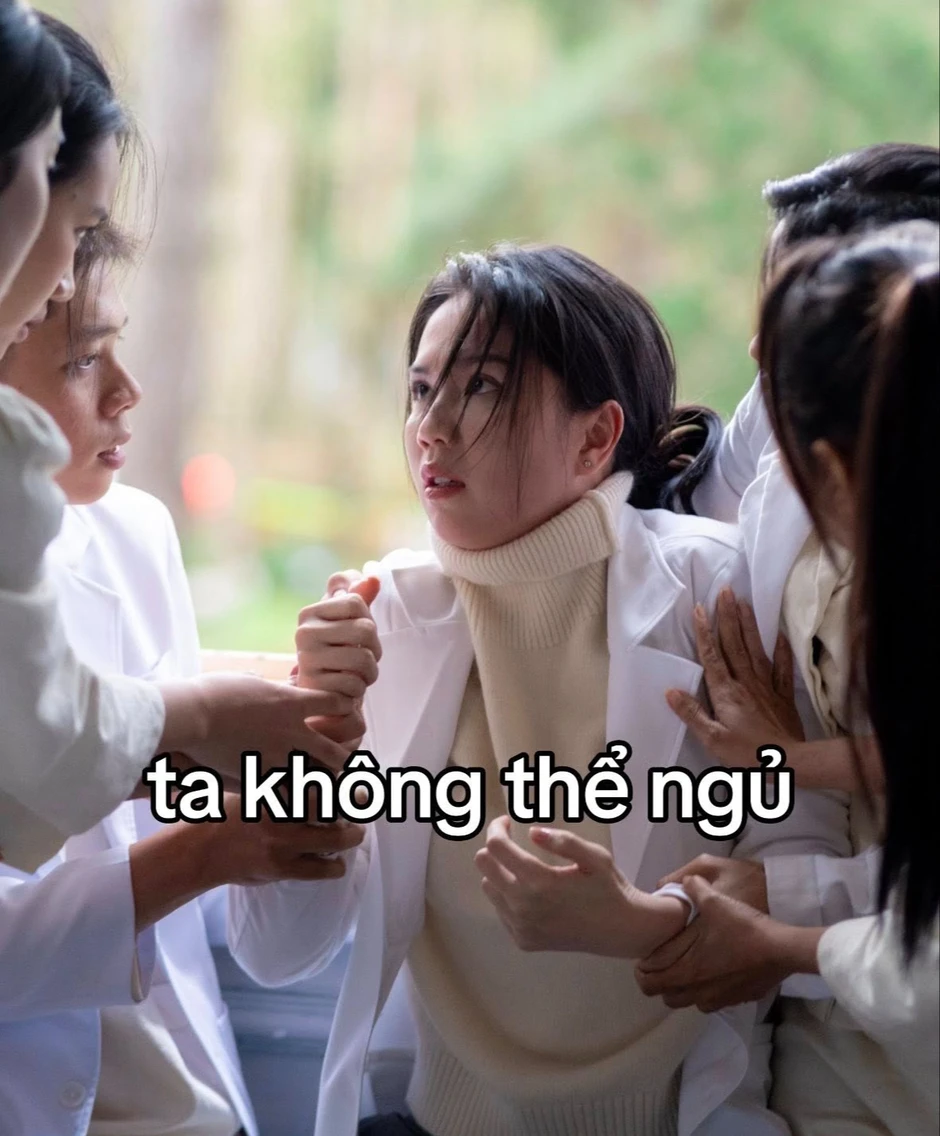 Hình ảnh Ngọc Trinh băng bó kín cả mặt