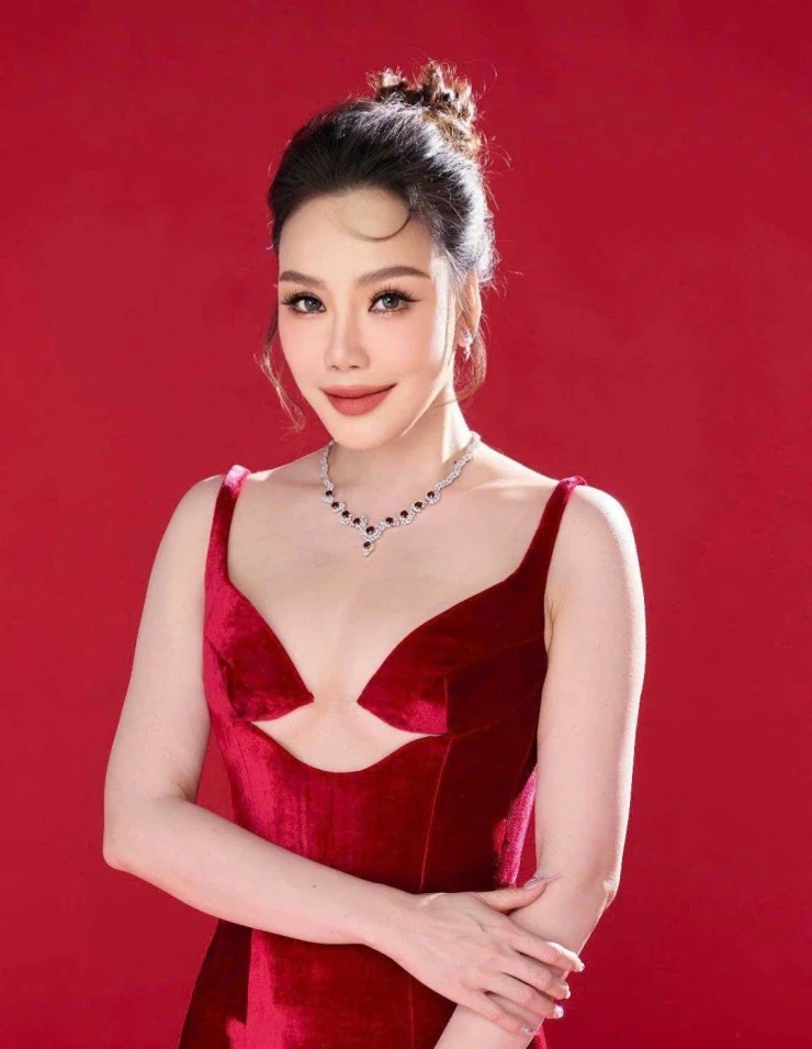 Hồ Quỳnh Hương bất ngờ tái xuất sau thời gian dài vắng bóng