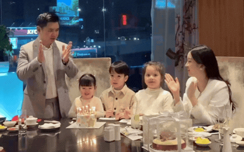Hoa hậu Đỗ Mỹ Linh bị "team qua đường" bắt gặp khi bầu lần 2