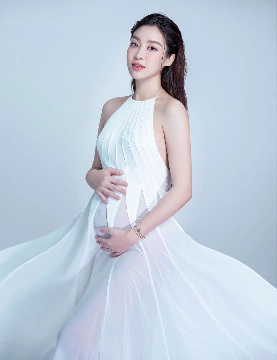 Hoa hậu Đỗ Mỹ Linh sắp sinh nhóc tỳ thứ 2
