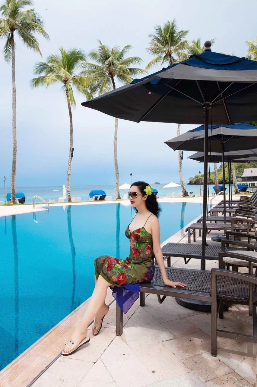 Hoa hậu Giáng My U60 khoe body đẹp "mướt mắt", ở biệt thự nguy nga như cung điện