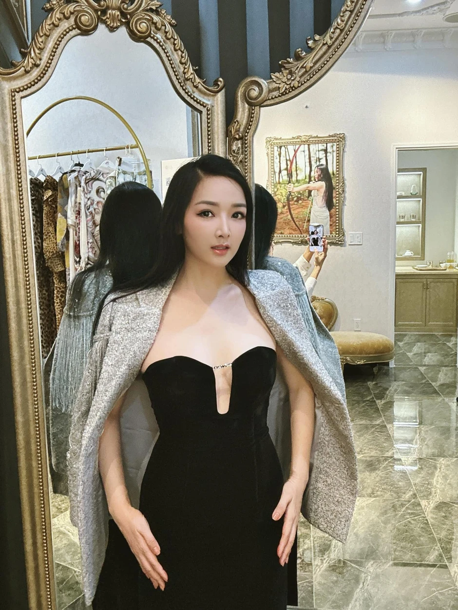 Hoa hậu Giáng My U60 khoe body đẹp "mướt mắt", ở biệt thự nguy nga như cung điện