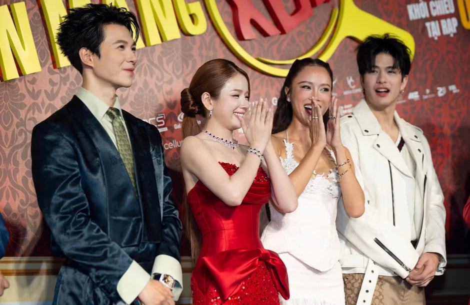 Hoa hậu Thái Lan giữa dàn trai tài gái sắc Việt Nam Hoa hậu Thái Lan giữa dàn trai tài gái sắc Việt Nam