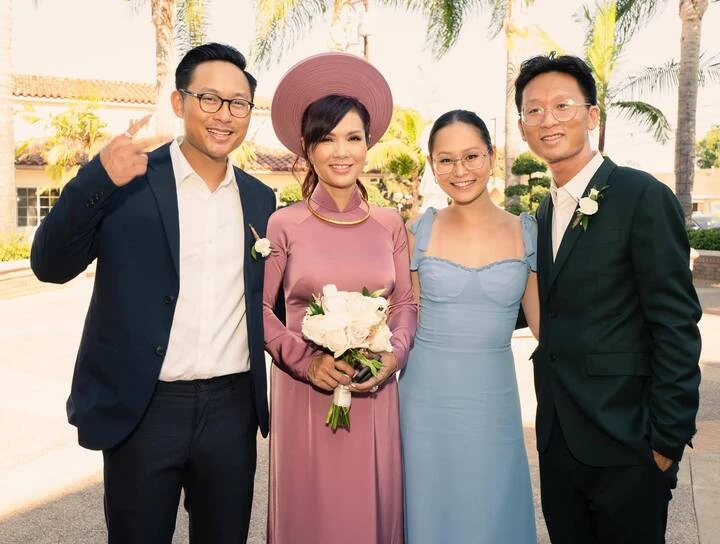 Hoa hậu tóc tém đầu tiên của showbiz Việt, bỏ hào quang sang Mỹ giờ ra sao?