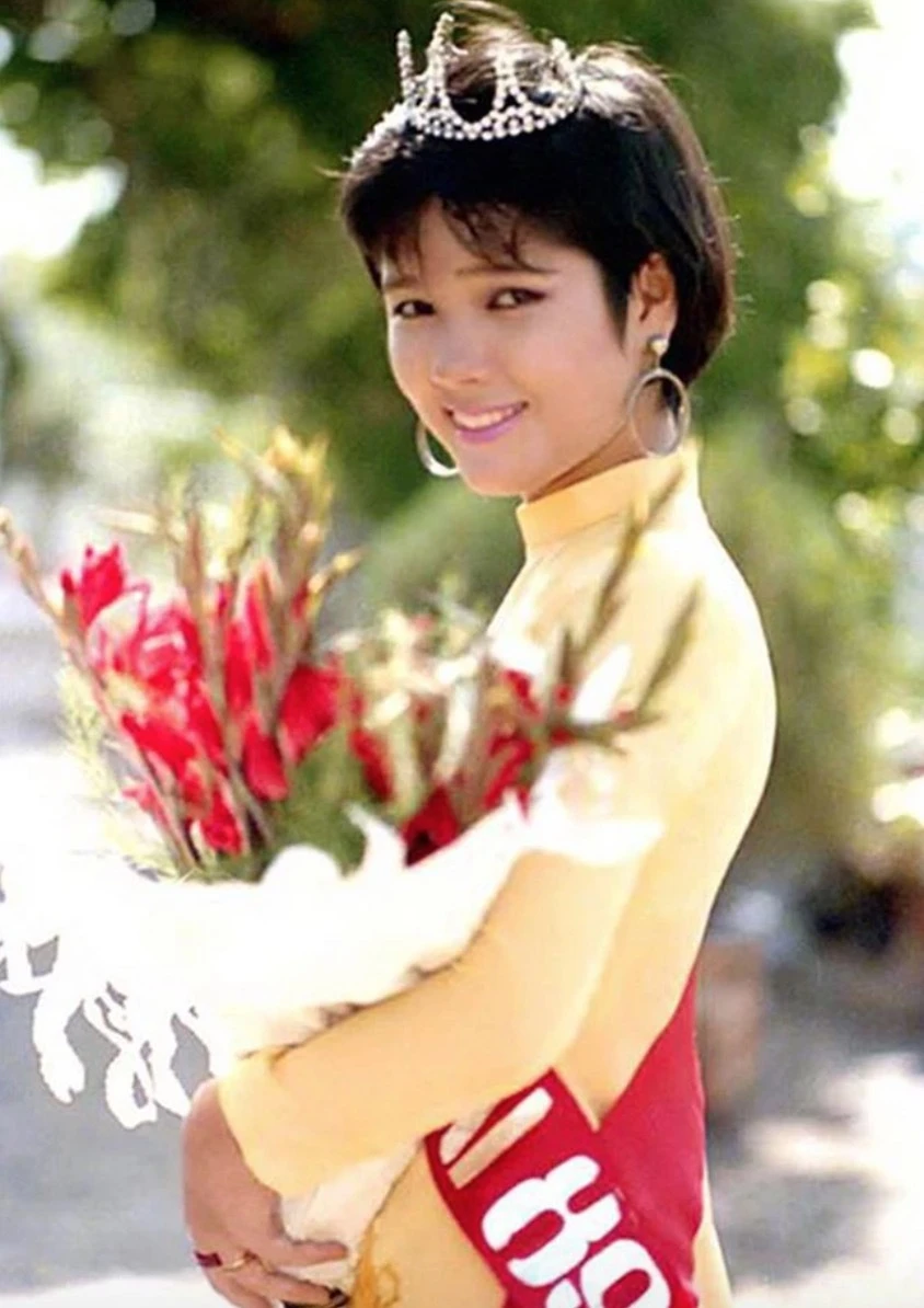 Hoa hậu tóc tém đầu tiên của showbiz Việt, bỏ hào quang sang Mỹ giờ ra sao?