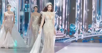Hoa hậu Việt đầu tiên lọt top mỹ nhân đẹp nhất thế giới: Bị 1 NSND chê "hát quá tệ", rời nước bỏ luôn nghề ca sĩ