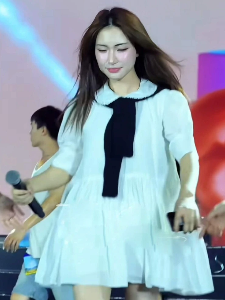 Hòa Minzy bị đồn mang bầu Hòa Minzy bị đồn mang bầu