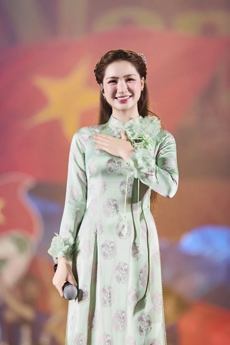 Hòa Minzy ủng hộ 100 triệu đồng giúp người dân Lai Châu
