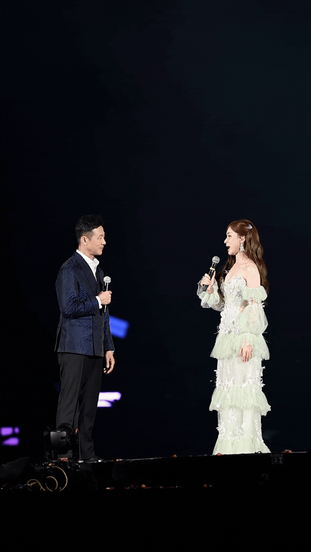 Hòa Minzy và đại úy Thăng Văn Cương đã công khai điều này giữa concert Sao Nhập Ngũ