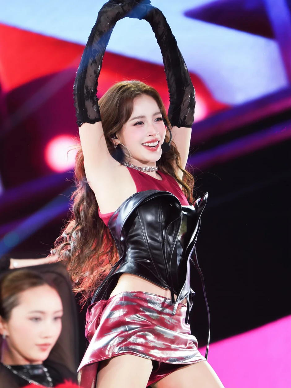 Hòa Minzy và mỹ nhân đẹp nhất Việt Nam: Ai hơn ai? Hòa Minzy và mỹ nhân đẹp nhất Việt Nam: Ai hơn ai?