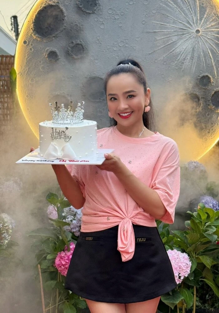 Hoài An Người đẹp Tây Đô tuổi 52 nặng gánh, chưa yêu dù nhiều người theo đuổi