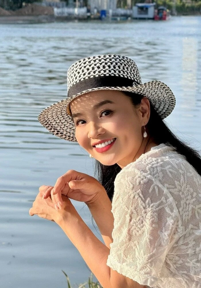 Hoài An Người đẹp Tây Đô tuổi 52 nặng gánh, chưa yêu dù nhiều người theo đuổi