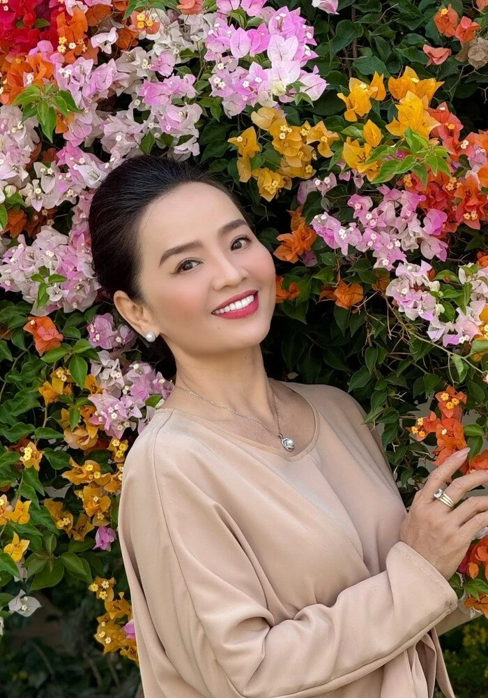 Hoài An Người đẹp Tây Đô tuổi 52 nặng gánh, chưa yêu dù nhiều người theo đuổi