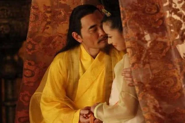 Hoàng đế vừa sủng ái phi tần, thái giám lập tức "mời nước": Luật ngầm phía sau khiến hậu thế bất ngờ