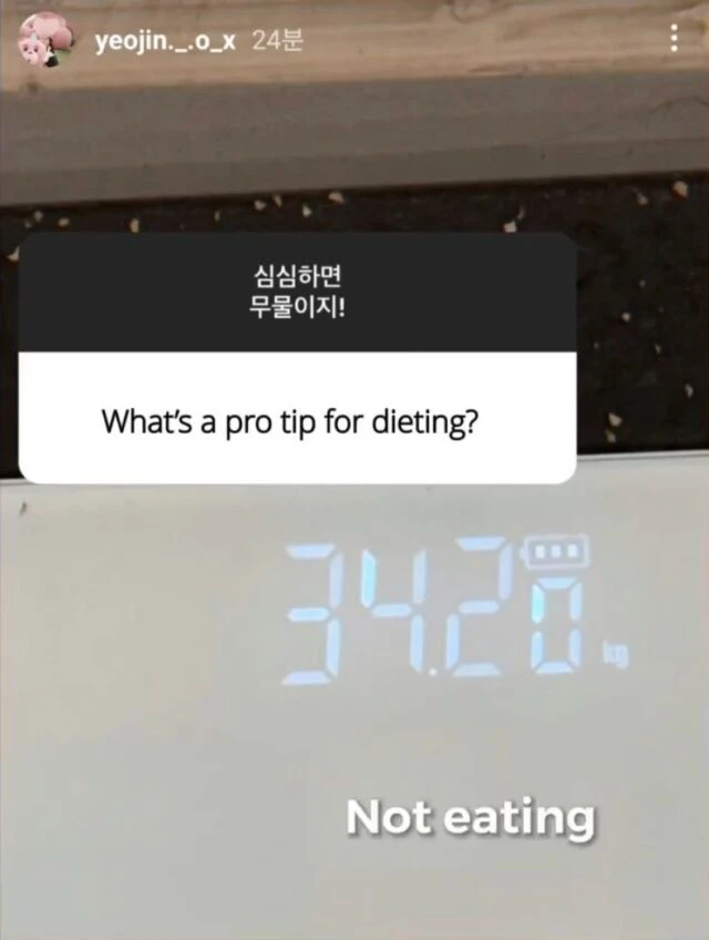 Hoảng hồn nữ ca sĩ chỉ nặng 34kg!