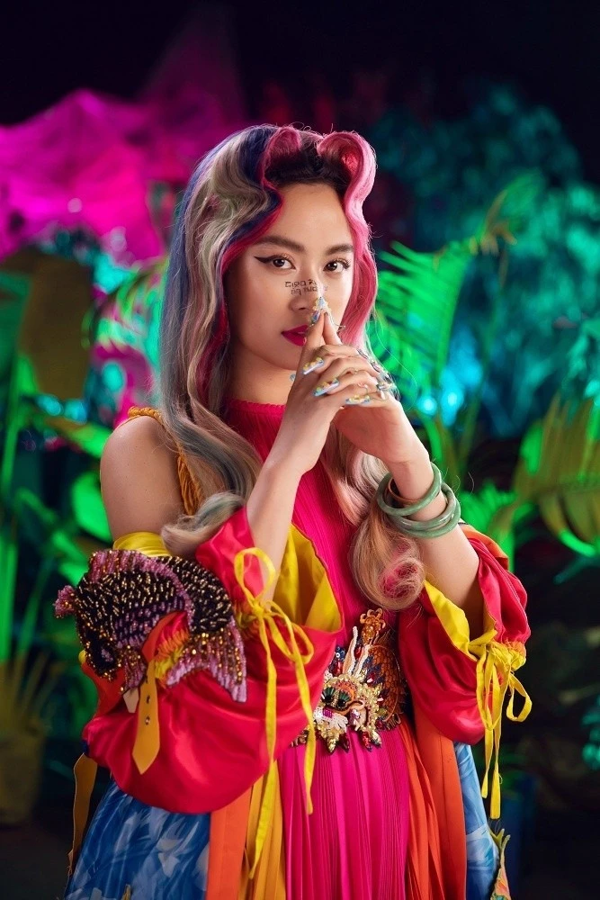 Hoàng Thùy Linh bị gọi tên