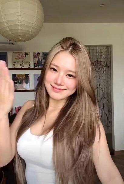 Hoàng Yến Chibi nay đã khác, diện mạo khiến fan phải bật "capslock"