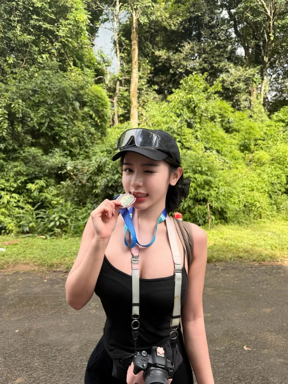 Hot girl 2k1 trở lại rực rỡ sau biến cố