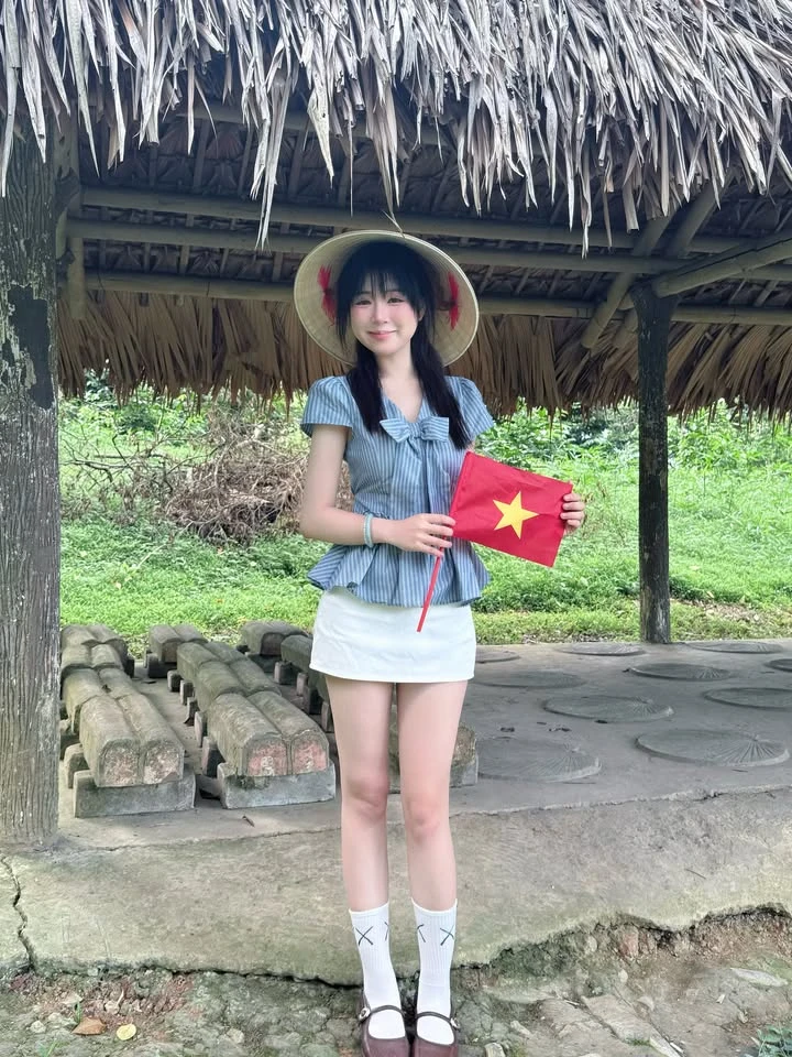 Hot girl 2k9 "viral" MXH, cờ-nhíp hút cả triệu view