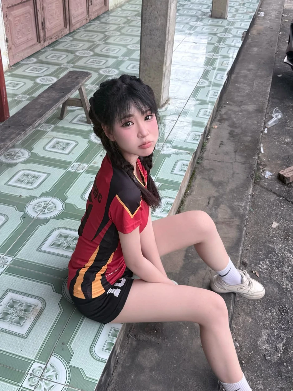 Hot girl 2k9 "viral" MXH, cờ-nhíp hút cả triệu view
