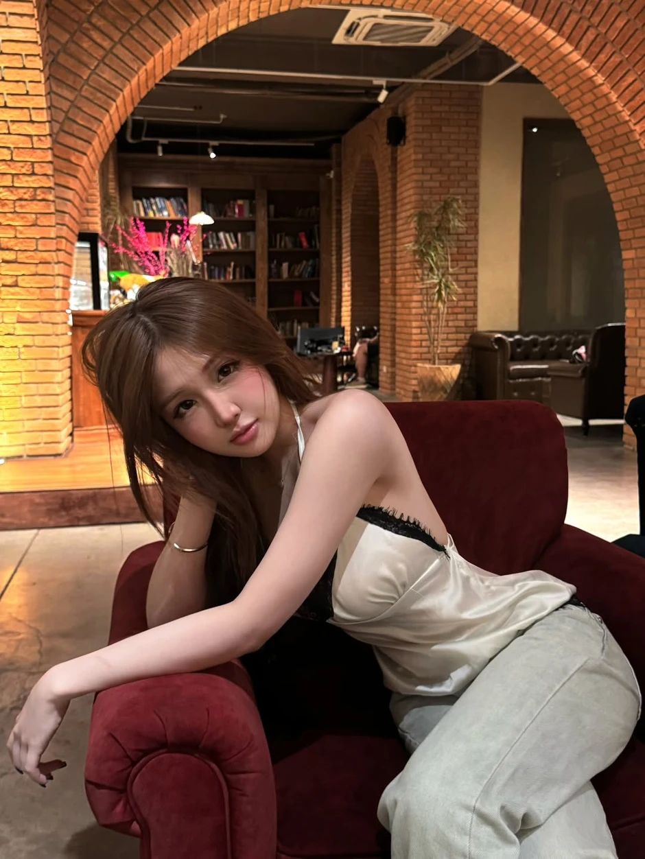 Hot girl Nhi Kiều khoe ảnh đi sở thú, "sợ vỡ, sợ mờ", dân mạng lại phán một câu: Nét căng hết nấc! Hot girl Nhi Kiều khoe ảnh đi sở thú, "sợ vỡ, sợ mờ", dân mạng lại phán một câu: Nét căng hết nấc!