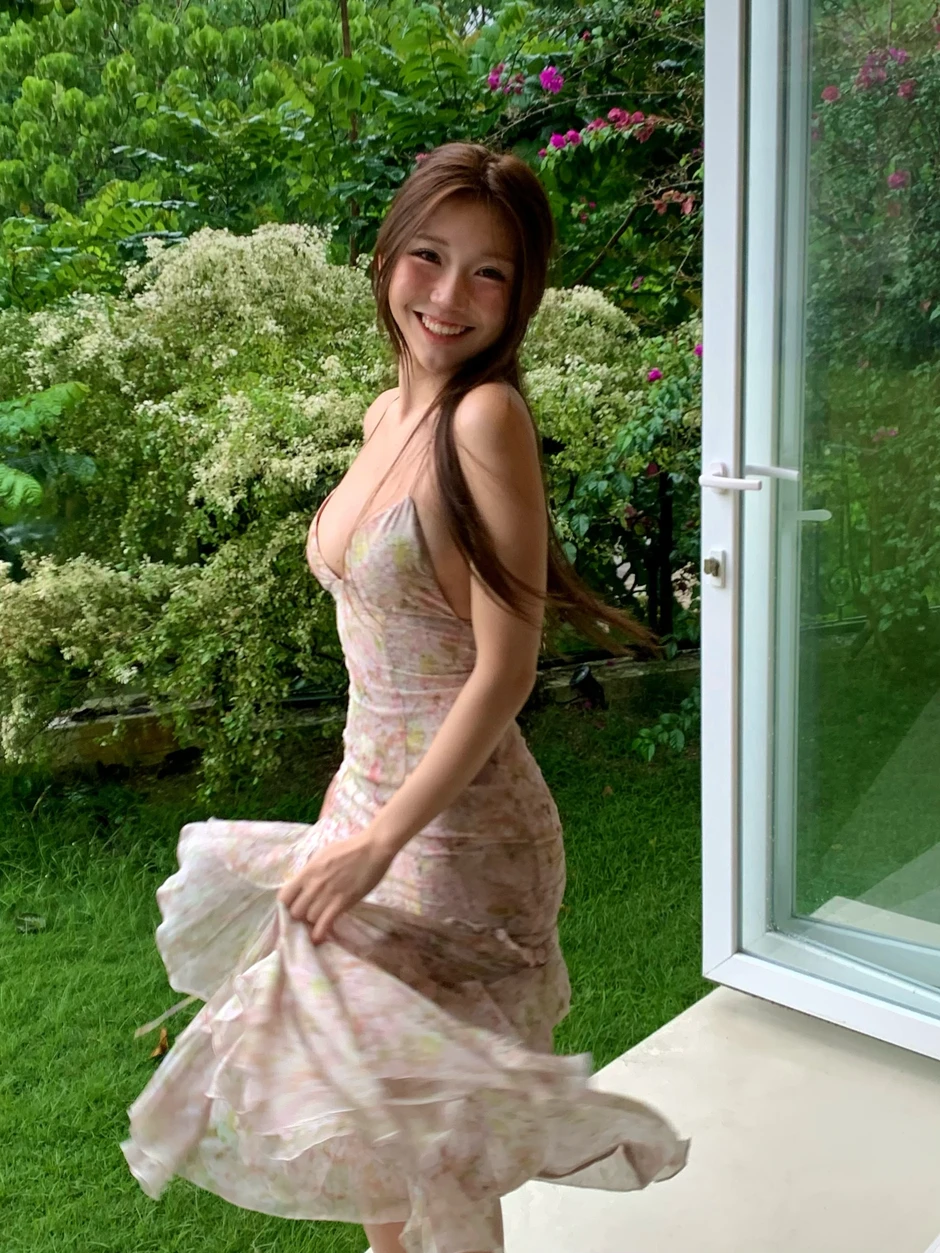 Hot girl nửa triệu người theo dõi gây bão với khoảnh khắc "chạy mưa" thần thái Hot girl nửa triệu người theo dõi gây bão với khoảnh khắc "chạy mưa" thần thái