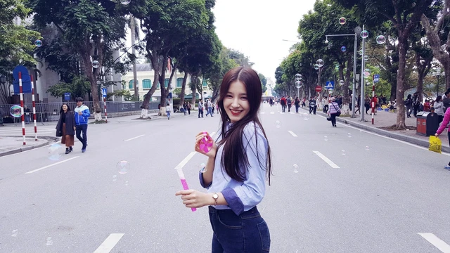 Hot girl phố đi bộ Hà Nội là mỹ nhân đẹp nhất thế giới nay hết thời lặn mất tăm Hot girl phố đi bộ Hà Nội là mỹ nhân đẹp nhất thế giới nay hết thời lặn mất tăm
