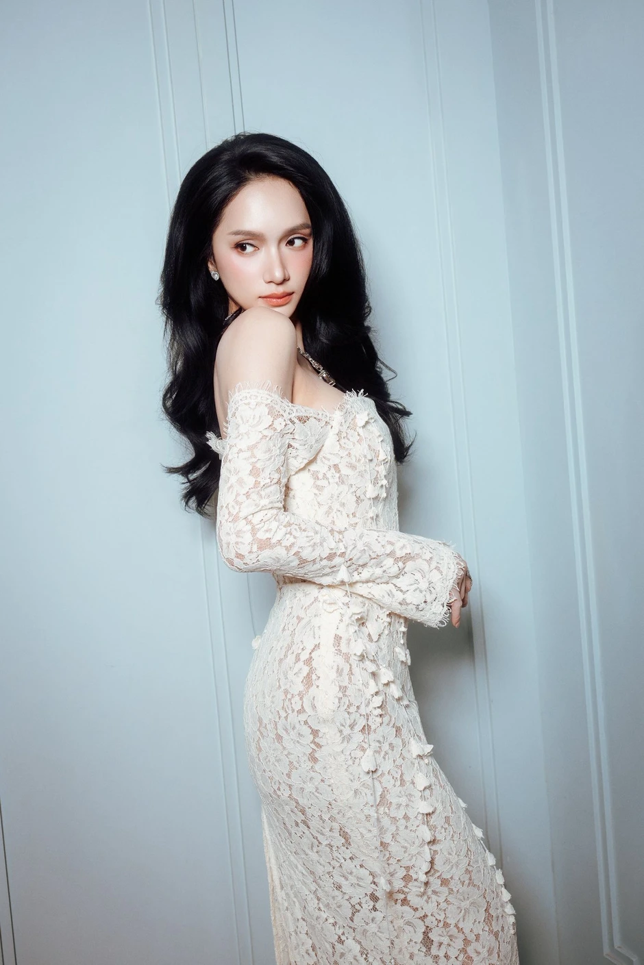 Hương Giang lên đồ "chặt chém", mang 700 triệu nhập cuộc Miss Grand mùa All stars Hương Giang lên đồ "chặt chém", mang 700 triệu nhập cuộc Miss Grand mùa All stars