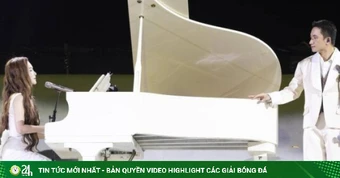 Hương Tràm thay hàng chục bộ váy trong concert nhưng đẹp nhất là hình ảnh đi chân trần hát cùng Phan Mạnh Quỳnh