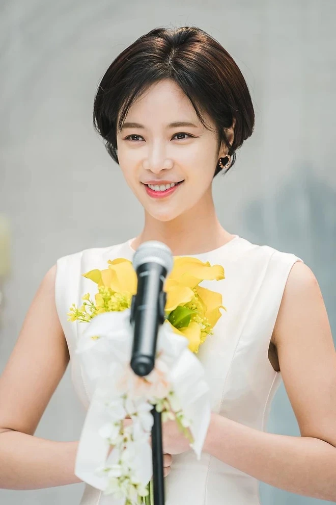 Hwang Jung Eum thanh lý đồ thế này thì ai dám nhận nữa?