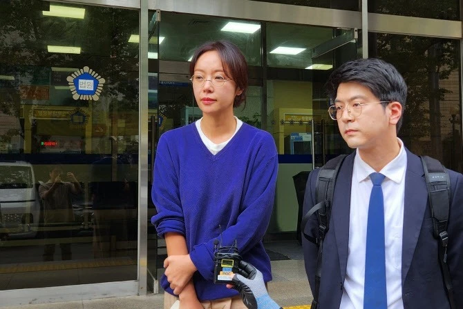 Hwang Jung Eum thanh lý đồ thế này thì ai dám nhận nữa?