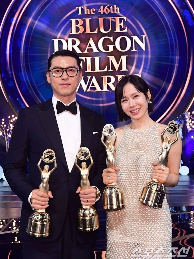 Hyun Bin - Son Ye Jin không đi chung thảm đỏ Baeksang vẫn tình hết mức qua chi tiết này