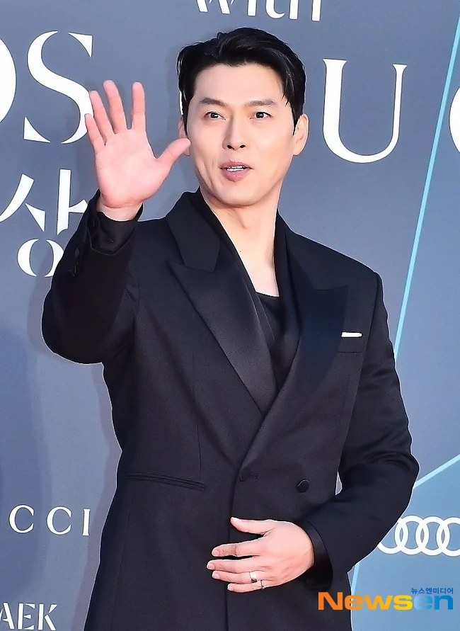 Hyun Bin - Son Ye Jin không đi chung thảm đỏ Baeksang vẫn tình hết mức qua chi tiết này