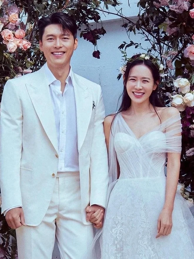 Hyun Bin, Son Ye Jin và con trai du lịch Nhật Hyun Bin, Son Ye Jin và con trai du lịch Nhật