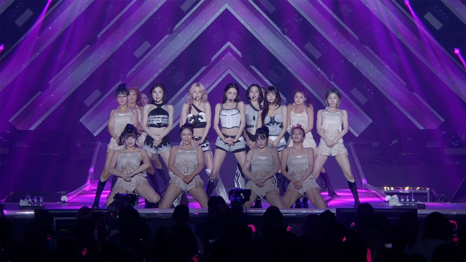 ITZY hồi sinh ngoạn mục: Concert gây sốt, album leo top 1 nước ngoài
