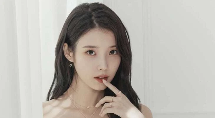 IU gây sốc vì tạm dừng hoạt động