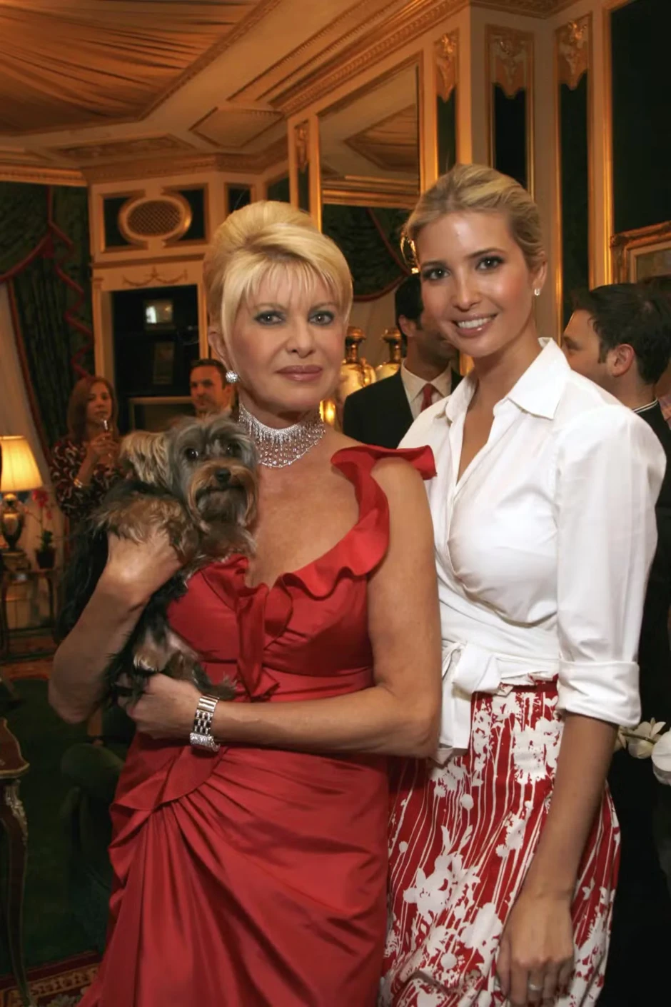 Ivanka Trump khóc trước loạt cú sốc