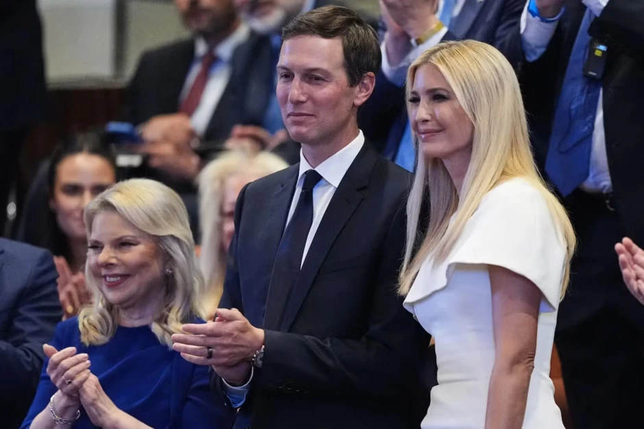 Ivanka Trump khóc trước loạt cú sốc