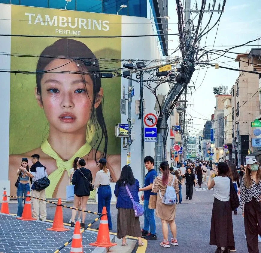 Jennie (BLACKPINK) làm đứt chuỗi tăng trưởng 4 năm liên tiếp của thương hiệu đình đám vì một lý do?