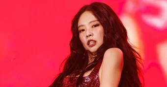 Jennie hở bạo, nhảy nóng mắt mà không ai nói được gì!