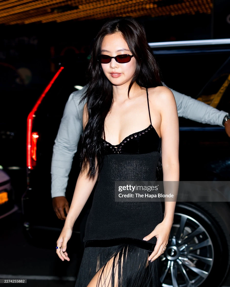Jennie "nổ phát súng" đầu tiên tại Met Gala: Sexy xịt máu thế này ai chịu nổi! Jennie "nổ phát súng" đầu tiên tại Met Gala: Sexy xịt máu thế này ai chịu nổi!