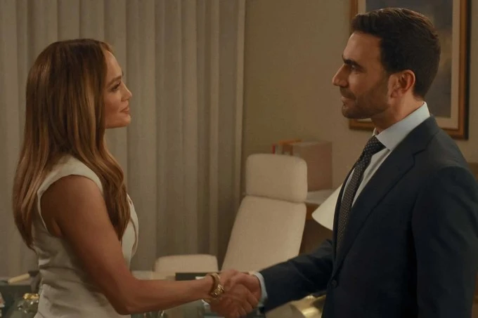 Jennifer Lopez gây chú ý với cảnh nóng bên bạn trai tin đồn