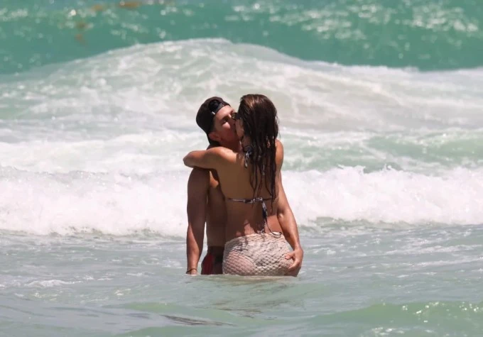 Jessica Alba và bạn trai quấn quýt không rời khi đi nghỉ mát Jessica Alba và bạn trai quấn quýt không rời khi đi nghỉ mát