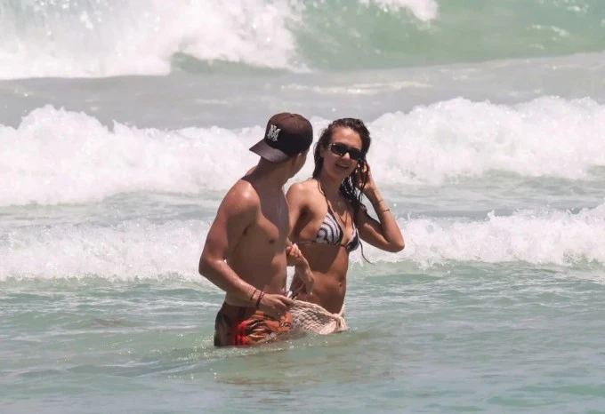 Jessica Alba và bạn trai quấn quýt không rời khi đi nghỉ mát Jessica Alba và bạn trai quấn quýt không rời khi đi nghỉ mát
