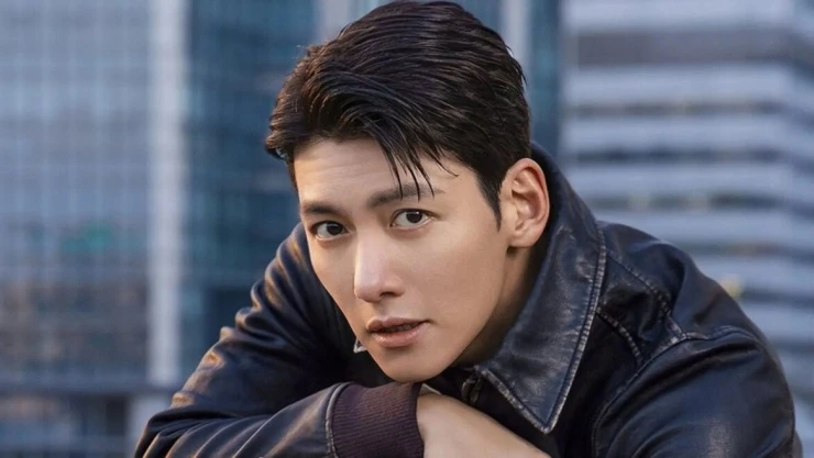 Ji Chang Wook có mặt tại Đà Nẵng, hàng trăm fan chờ đón ở sân bay