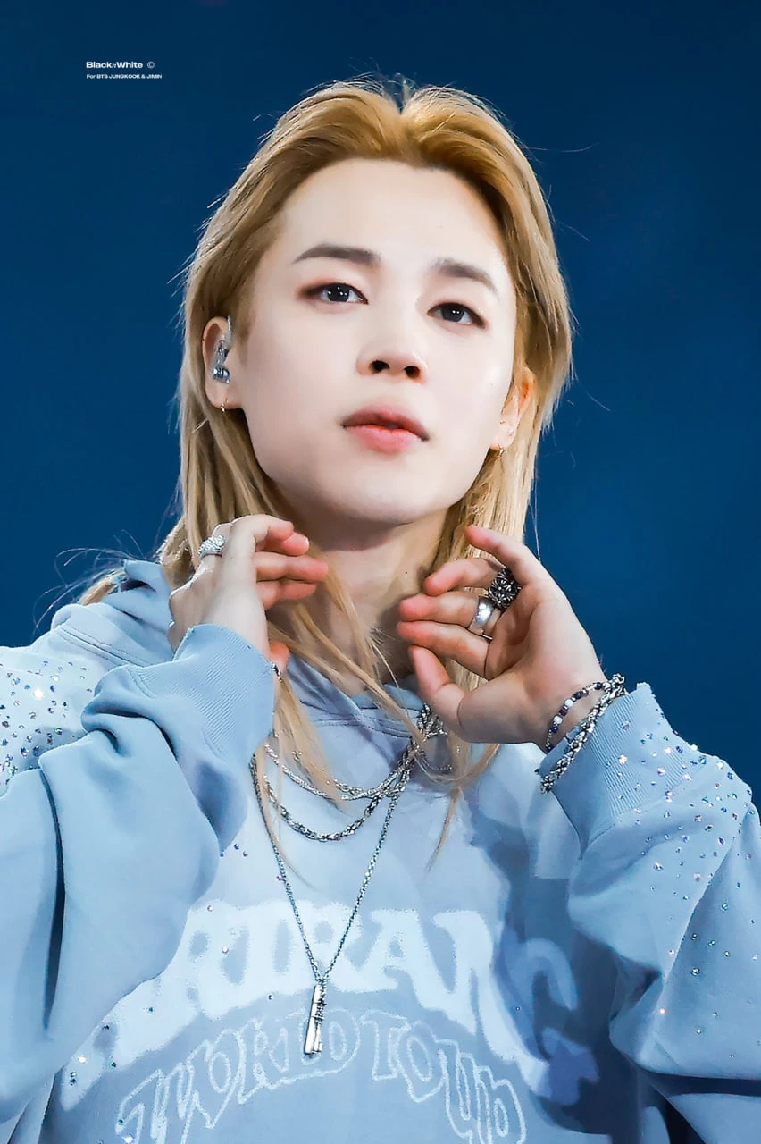 Jimin (BTS) được nhận xét giống hệt Rosé (BLACKPINK)