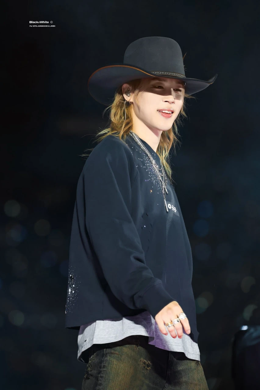 Jimin (BTS) được nhận xét giống hệt Rosé (BLACKPINK)